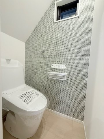 明石市港町新築戸建のトイレ