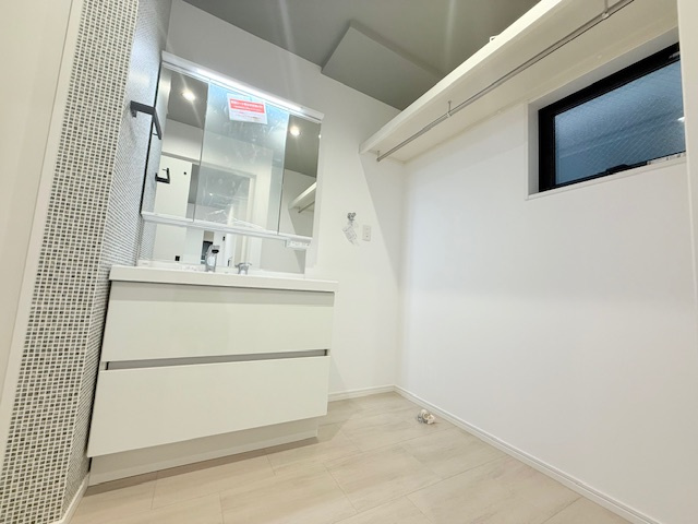 明石市港町新築戸建の独立洗面台