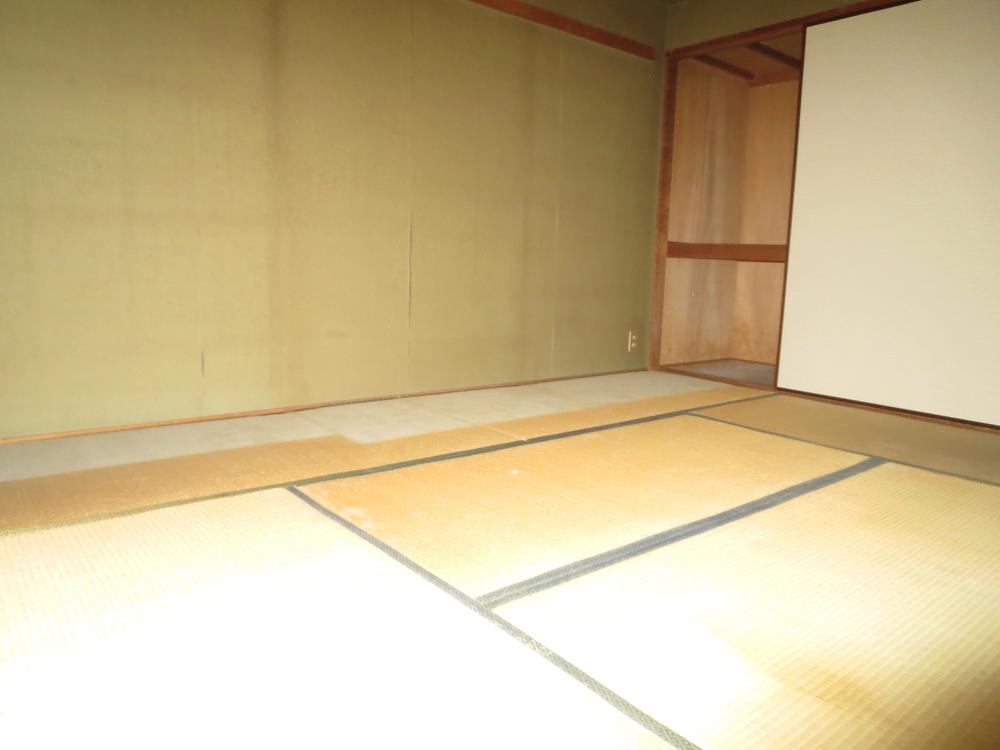 メロディーハイム守口の寝室|和室6.0帖　二間続き　押入
■物件内覧・資金計画相談・住宅ローン相談、リフォーム相談、お問合せ受付中■
※当日・翌日のご内覧、ご相談はお電話でのお問合せがスムーズです！