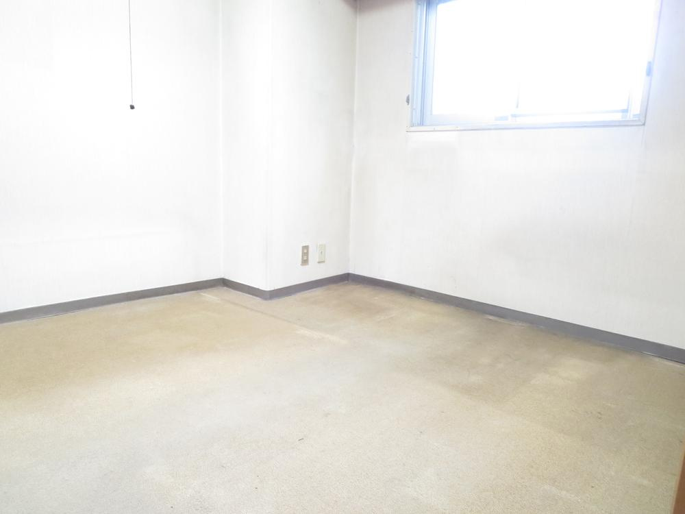 メロディーハイム守口の洋室|洋室5.0帖　窓付き
■物件内覧・資金計画相談・住宅ローン相談、リフォーム相談、お問合せ受付中■
※当日・翌日のご内覧、ご相談はお電話でのお問合せがスムーズです！