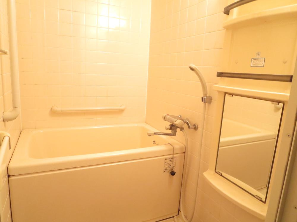 メロディーハイム守口の浴室|シャワー付き浴室
■物件内覧・資金計画相談・住宅ローン相談、リフォーム相談、お問合せ受付中■
※当日・翌日のご内覧、ご相談はお電話でのお問合せがスムーズです！