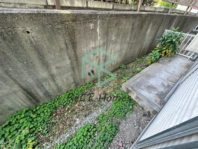 ブライス神子岡前の庭