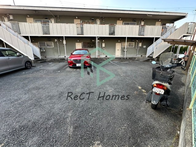 ブライス神子岡前の駐車場