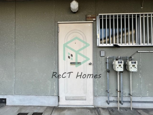 ブライス神子岡前の玄関