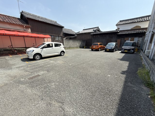 プラザ・Ｙの駐車場