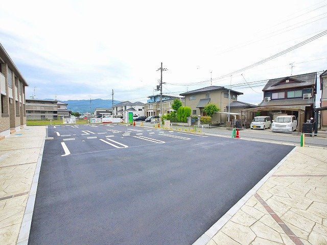 サンモール長柄の駐車場|カースペースがあります