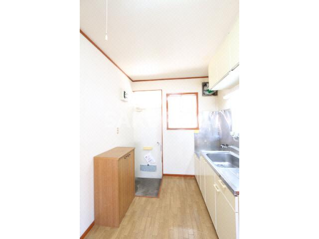 永倉コーポ2号棟のキッチン|現況と異なる場合がございます。