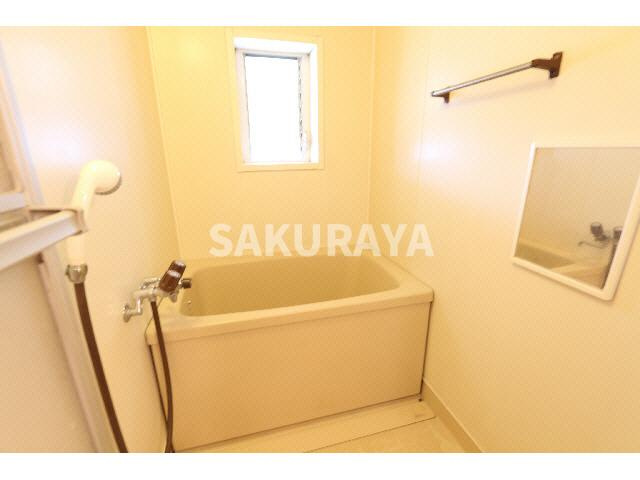 永倉コーポ2号棟の浴室|現況と異なる場合がございます。