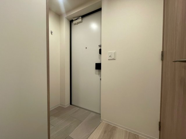 コンフォリア・リヴ本町WEST　Qの玄関