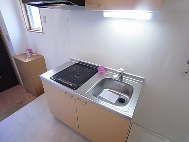 神戸市須磨区松風町５丁目の賃貸マンションのキッチン|システムキッチン（ＩＨ２口）