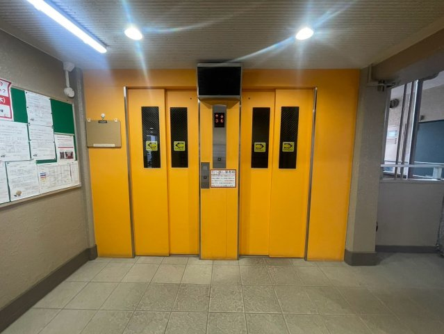 【成約済】シャルマンコーポ神足のその他共用部分|混みがちな朝でも2基あれば頼もしいです♪
機内が外から確認できるカメラも付いております！