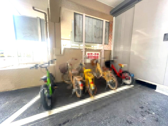 【価格改定】シャルマンコーポ神足の駐輪場|お子様向けの駐輪場もございます(^^)/