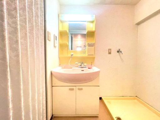 【価格改定】シャルマンコーポ神足の独立洗面台|鏡の両サイドは、歯ブラシやスキンケア用品置場としてお使い頂けます♪