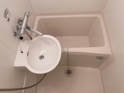 レオパレスセリバテール仁川の浴室|落ち着いた空間のお風呂です