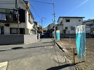 【前面道路含む現地写真】 | 杉並区荻窪３丁目 売地 C区画 | 対象不動産はC区画です。