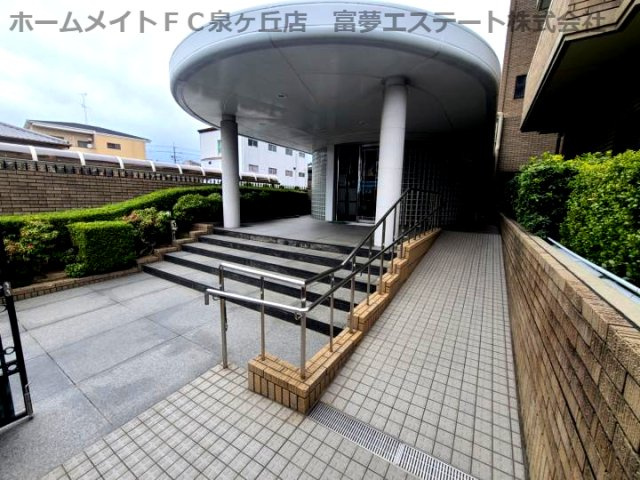 イトーピア泉北深井のエントランス|車いす用スロープ