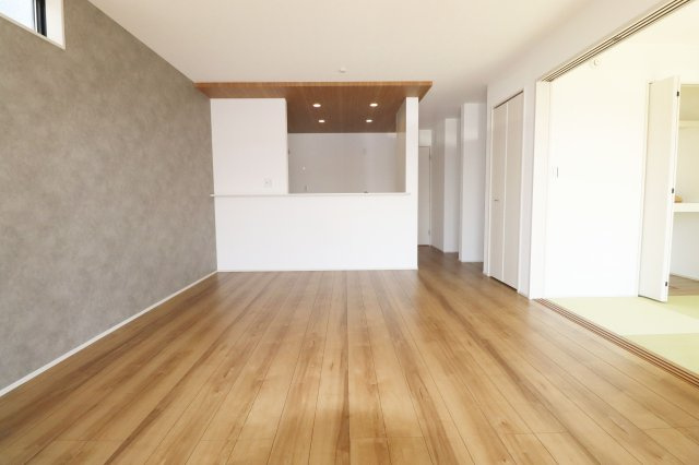 郡山市南２丁目　　　　1号棟　　　安積１小学校、安積中学区の居間・リビング