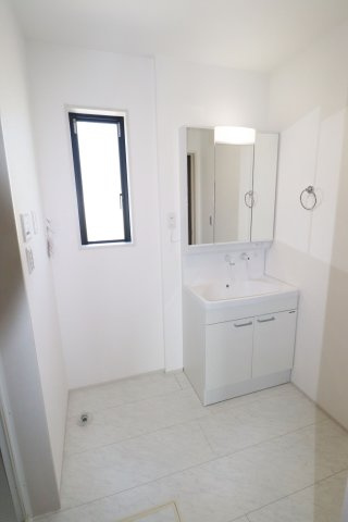 郡山市南２丁目　　　　1号棟　　　安積１小学校、安積中学区の洗面所