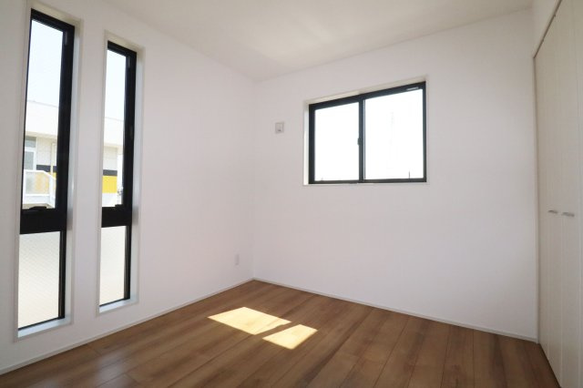 郡山市南２丁目　　　　1号棟　　　安積１小学校、安積中学区の洋室