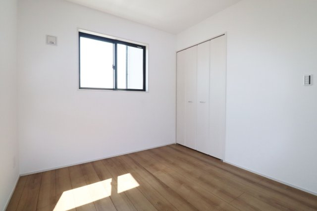 郡山市南２丁目　　　　1号棟　　　安積１小学校、安積中学区の洋室