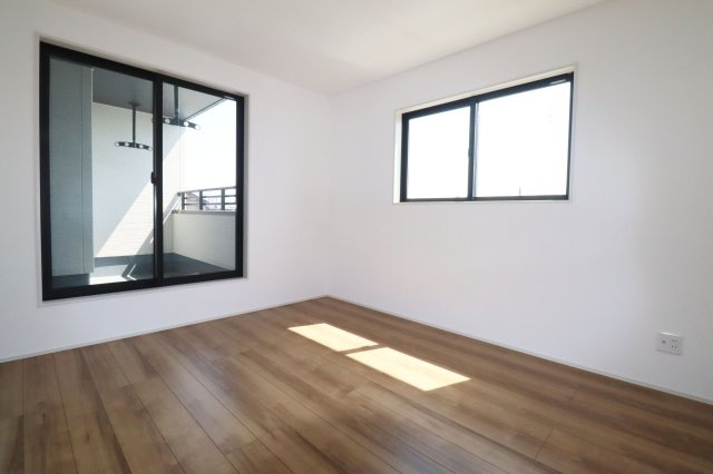 郡山市南２丁目　　　　1号棟　　　安積１小学校、安積中学区の洋室