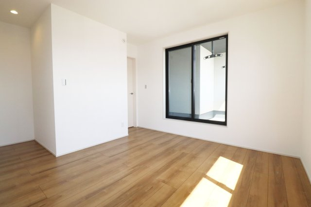 郡山市南２丁目　　　　1号棟　　　安積１小学校、安積中学区の洋室