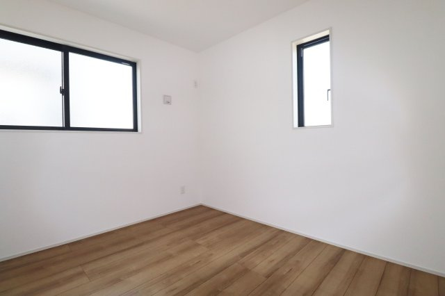 郡山市南２丁目　　　　1号棟　　　安積１小学校、安積中学区の洋室