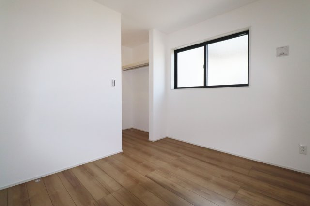 郡山市南２丁目　　　　1号棟　　　安積１小学校、安積中学区の洋室