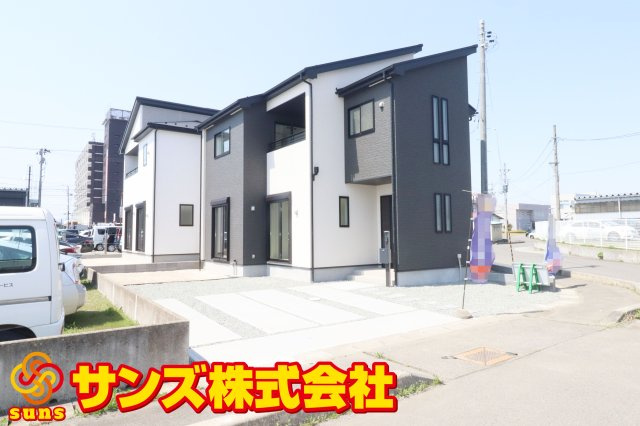 郡山市南２丁目　　　　1号棟　　　安積１小学校、安積中学区の外観|南東側から見た駐車場を含む外観