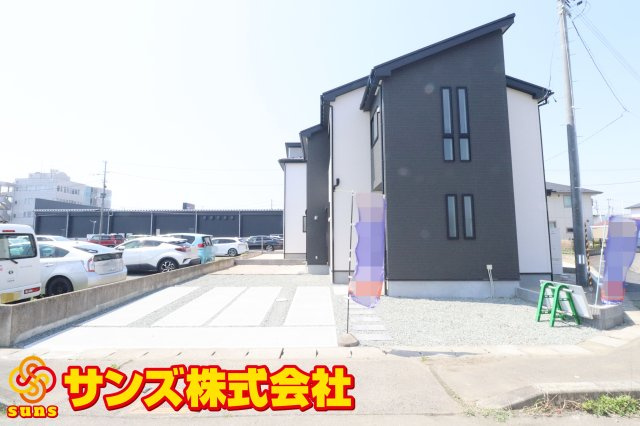 郡山市南２丁目　　　　1号棟　　　安積１小学校、安積中学区の外観|東側から見た駐車場を含む外観