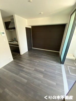 【居間・リビング】 | フィオ－レ | 反転タイプのお部屋の写真です（現況を優先致します）