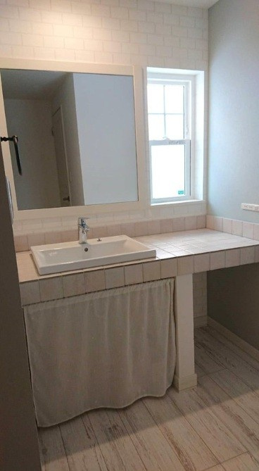 北19条東12丁目の洗面所|家事や入浴後のケアもはかどる広々とした洗面室！
