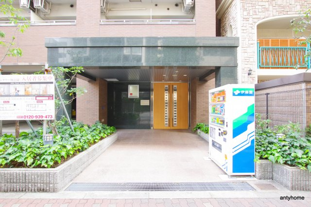 アーデンタワー靭公園　仲介手数料無料のエントランス