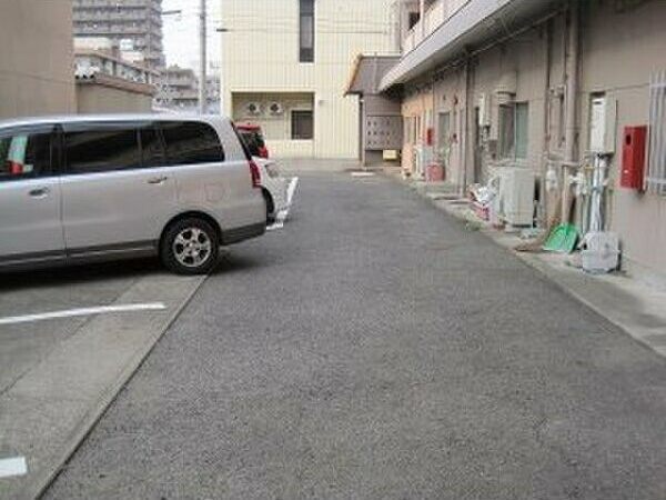 菱野ビルの駐車場