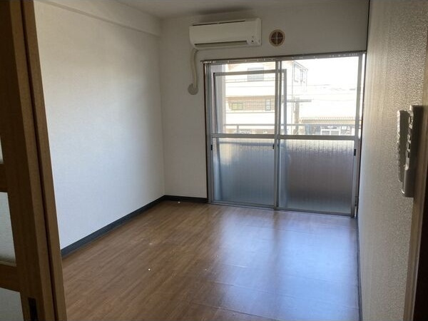 菱野ビルの居間・リビング