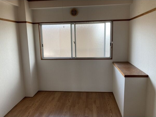 菱野ビルの寝室