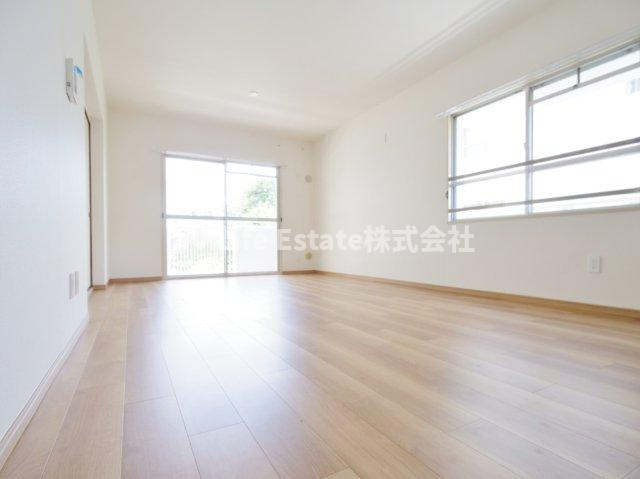 エステート上水本町６号棟 の居間・リビング