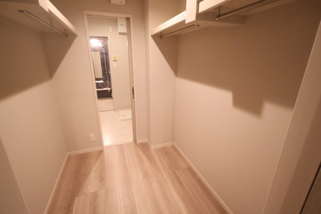 《仲介手数料無料》久喜市本町５丁目4-21(3号棟)新築一戸建てスマート・ワンシティの収納|撮影日 2025年10月11日 16:00 雨