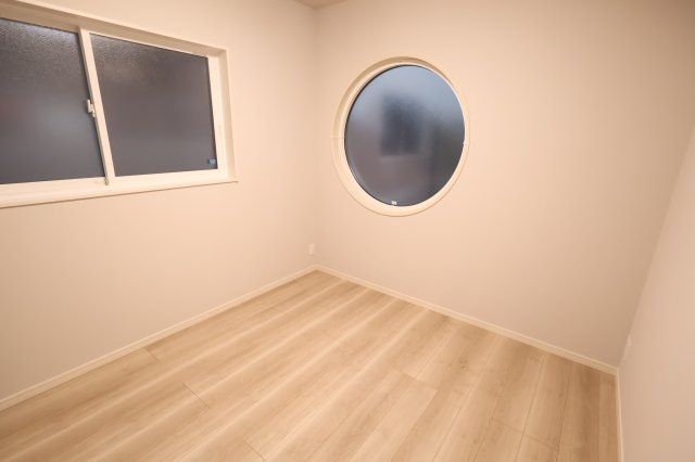 【洋室】 | 《仲介手数料無料》久喜市本町５丁目4-21(3号棟)新築一戸建てスマート・ワンシティ | 撮影日 2025年10月11日 16:00 雨