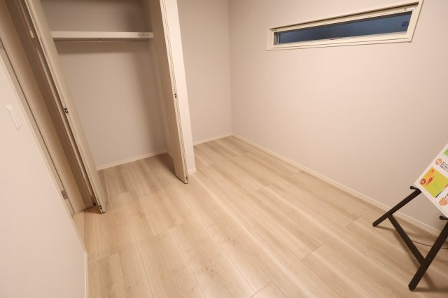 【洋室】 | 《仲介手数料無料》久喜市本町５丁目4-21(3号棟)新築一戸建てスマート・ワンシティ | 撮影日 2025年10月11日 16:00 雨