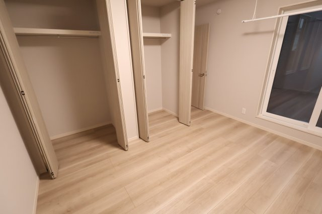 【洋室】 | 《仲介手数料無料》久喜市本町５丁目4-21(3号棟)新築一戸建てスマート・ワンシティ | 撮影日 2025年10月11日 16:00 雨