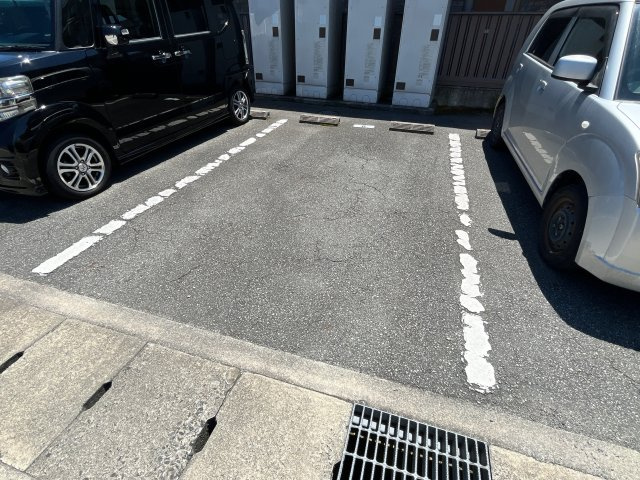 アミティエ下野田の駐車場