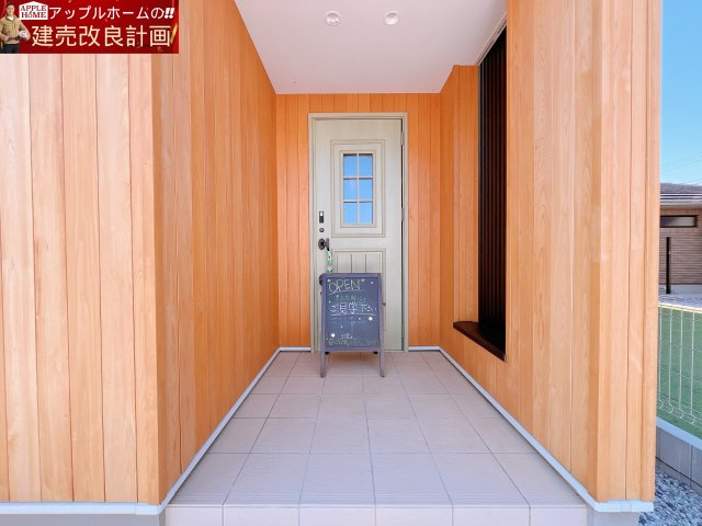 熊谷市新島　戸建の玄関