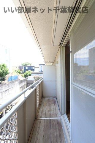 グランメール葛城のバルコニー|お洗濯にも便利なバルコニー付き
