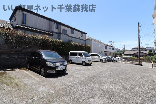 グランメール葛城の駐車場|駐車場があるので、車を買う予定の方も安心です