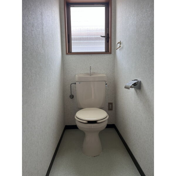 河和古屋敷戸建のトイレ