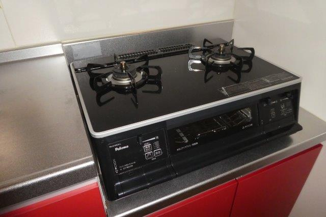 エルメゾン寿町のキッチン|2口ガスコンロ