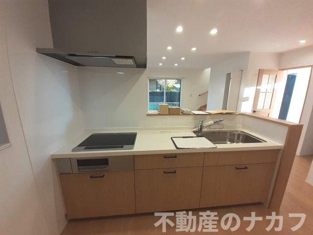 宇土市新町１丁目の中古一戸建のキッチン|カウンターキッチンからリビングが見渡せるので、小さなお子様の様子を見ながら料理ができます♪