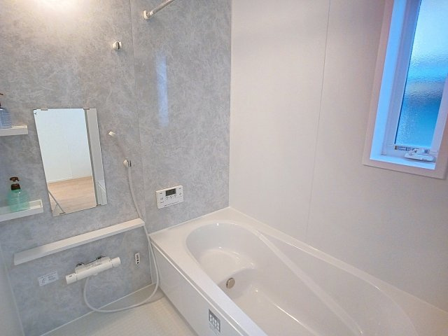 宇土市新町１丁目の中古一戸建の浴室|広々１坪タイプのゆったり浴室ユニット。
