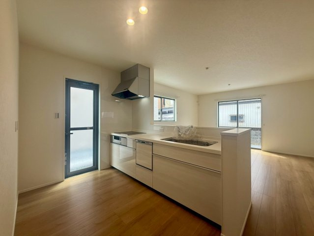 高知市桟橋通建売③の玄関